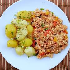 Irish Potato With Egg/ Chicken Sauce With Tea